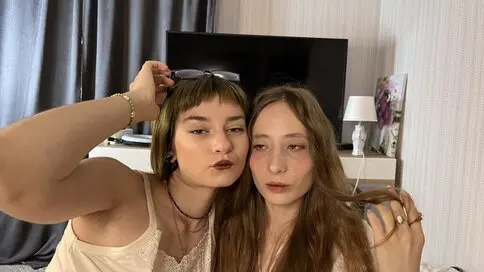 LaineAndCarina's Sex ChatRoom